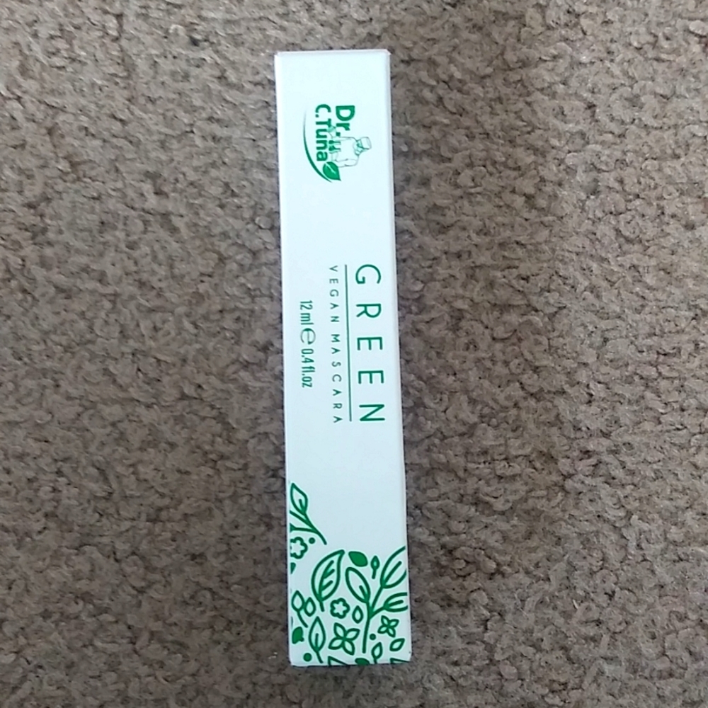 Vegan mascara